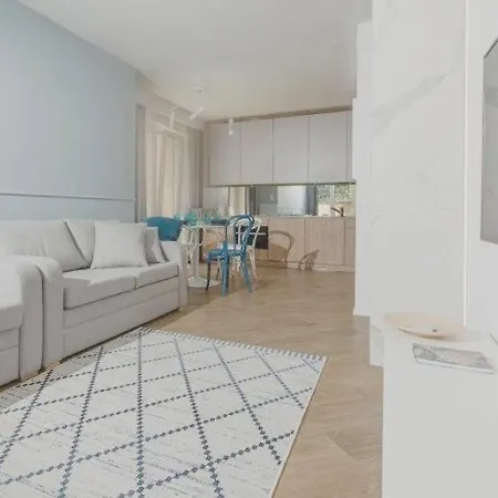 - 6 Person - Premium Baltic With Garden Rewal